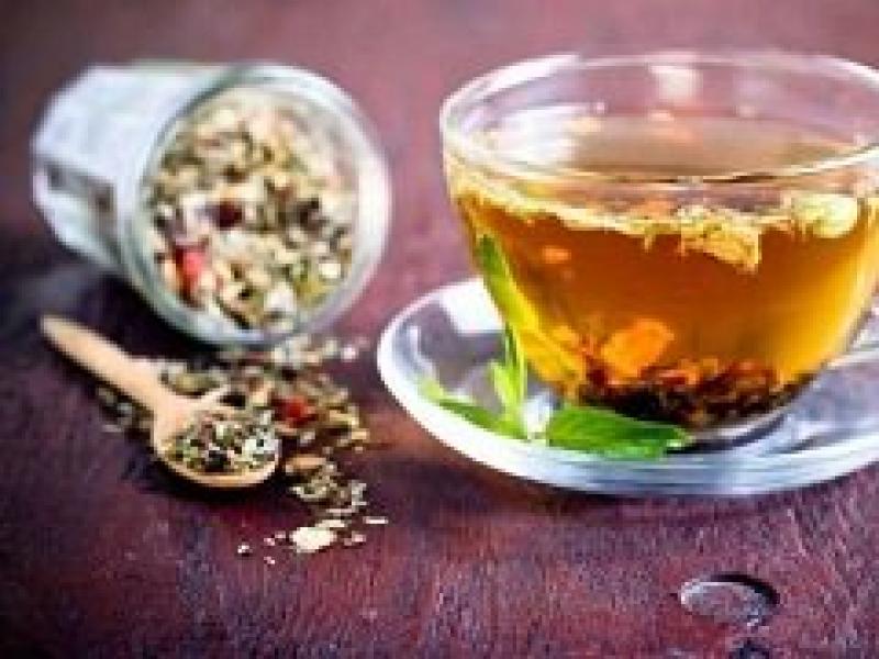Pomirjujoč zeliščni čaj: najboljši recepti za vaše zdravje